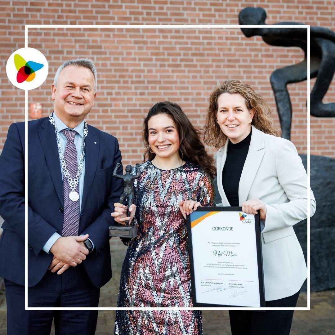 Noï Moes ontvangt de Ireen Wüst trofee